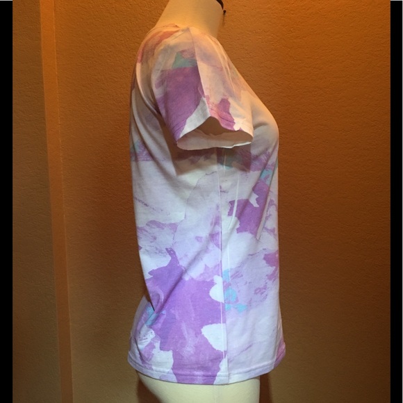 Liz Claiborne - Beautiful Spring Tee - Picture 2 of 5